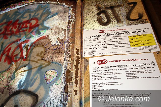 JELENIA GÓRA: Wstyd na peronach
