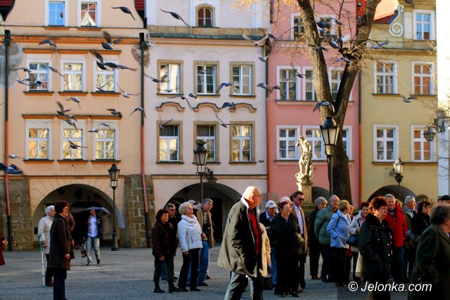 JELENIA GÓRA: Holendrzy najeżdżają – złodzieje nie próżnują