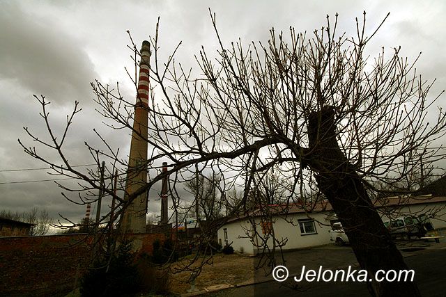 JELENIA GÓRA: Mroczne widmo komina