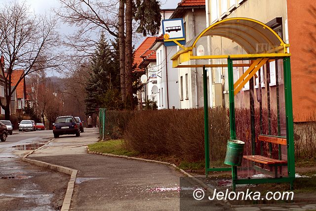 Region Jeleniogórski: Znów demolują przystanki – sądy są pobłażliwe