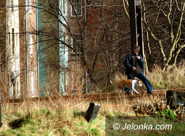 JELENIA GÓRA: Przejście przez tory grozi śmiercią