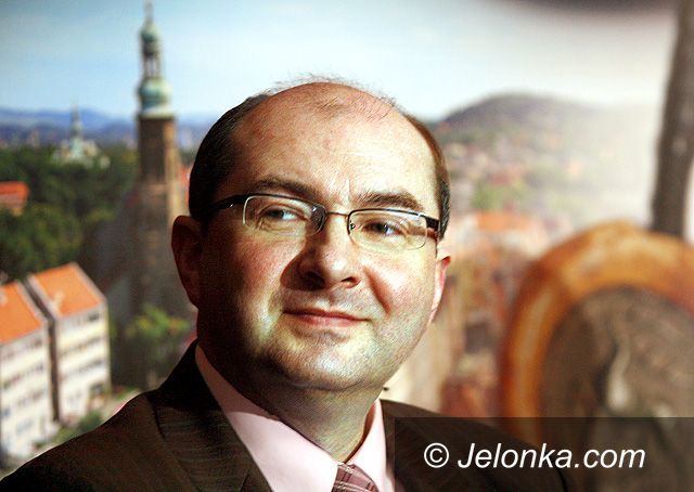 JELENIA GÓRA: Urzędnicy zarobią więcej