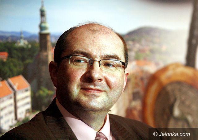 JELENIA GÓRA: Urzędnicy zarobią więcej