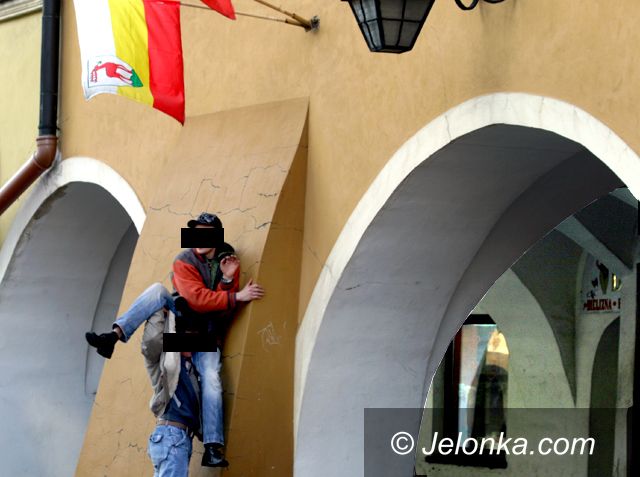 JELENIA GÓRA: Pokusą flaga Jeleniej Góry