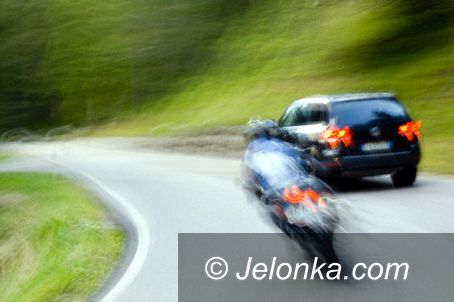 JELENIA GÓRA: Motocyklista złamał nogę, motocykl „wyparował”