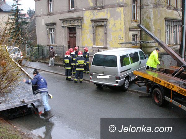 JELENIA GÓRA: Kraksa z udziałem pani naczelnik