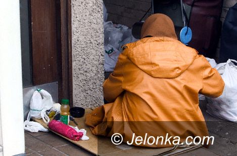 JELENIA GÓRA: Bezdomna kobieta szturmowała szpital