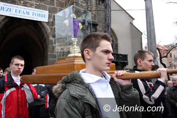 JELENIA GÓRA: Jeleniogórska Droga Krzyżowa – zobacz zdjęcia