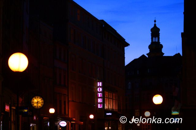 JELENIA GÓRA: Nie straszna im noc