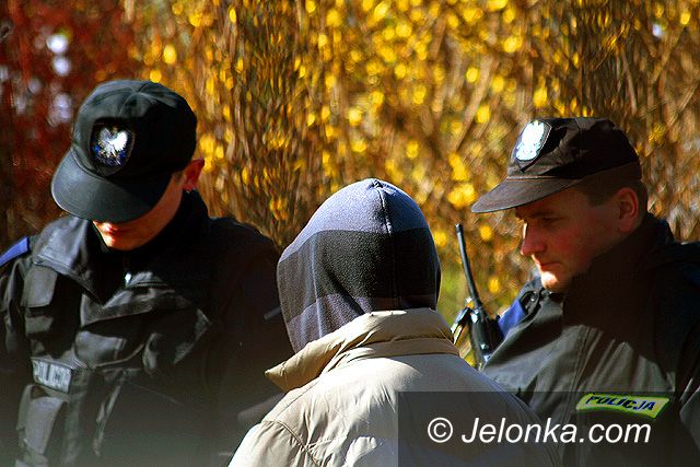 JELENIA GÓRA: Atakują na murach obronnych