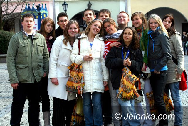 JELENIA GÓRA: W labiryncie ludzkich losów