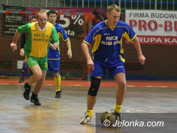 JELENIA GÓRA: Nasi policjanci najlepsi w futsalu
