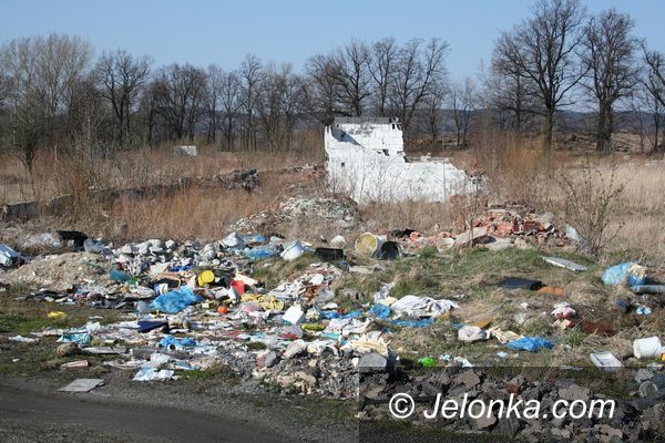 JELENIA GÓRA: Śmietnisko zamiast centrum przemysłowego