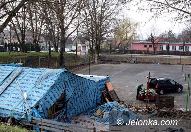 JELENIA GÓRA: Wyciąganie „dołka” z dołka