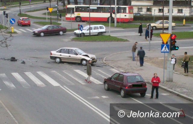 JELENIA GÓRA: Niedzielne kraksy
