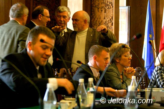 JELENIA GÓRA: Będą pieniądze dla nauczycieli