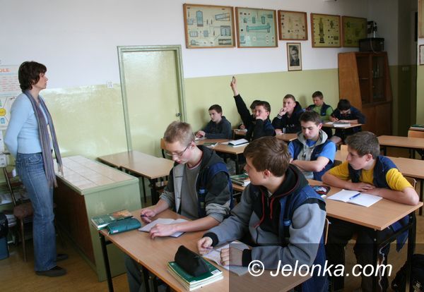 JELENIA GÓRA: Gimnazjaliści bez komórek