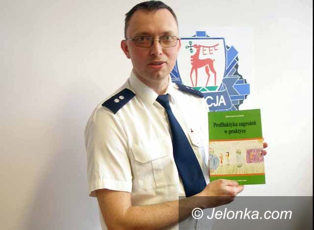 REGION JELENIOGÓRSKI: Dzielnicowy napisał książkę