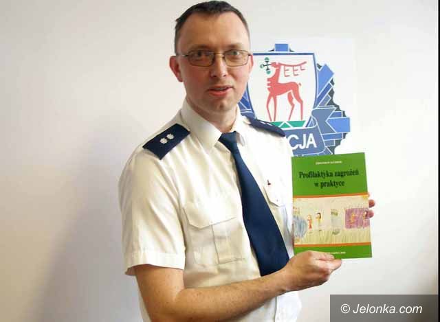 REGION JELENIOGÓRSKI: Dzielnicowy napisał książkę