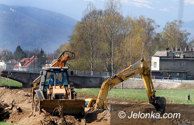 JELENIA GÓRA: Mokra robota na rzece Kamiennej