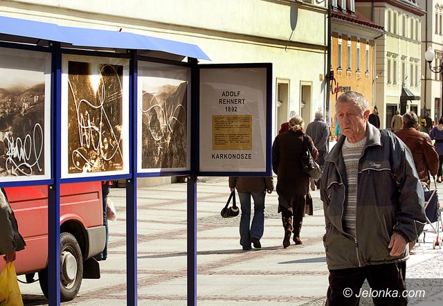 JELENIA GÓRA: Oszpecony plac Piastowski