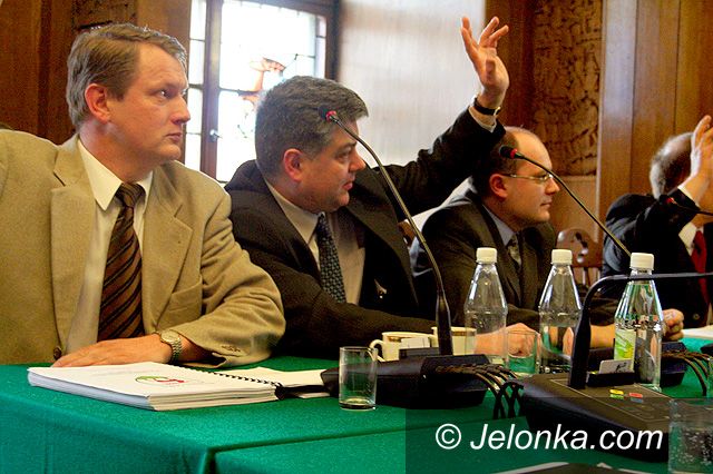 JELENIA GÓRA: Absolutorium w bólach na imieniny szefa