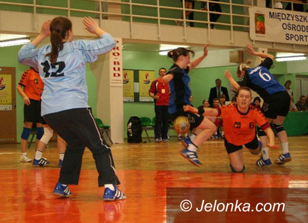 JELENIA GÓRA: Miasto dało sportowcom.... papierowe torby