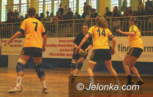 JELENIA GÓRA: Wypadek przy pracy młodych szczypiornistek Finepharmu