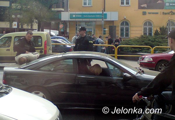 JELENIA GÓRA: Pijany kierowca zatrzymany na Bankowej