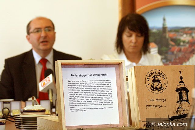 JELENIA GÓRA: Piernikowy zgrzyt na jubileusz