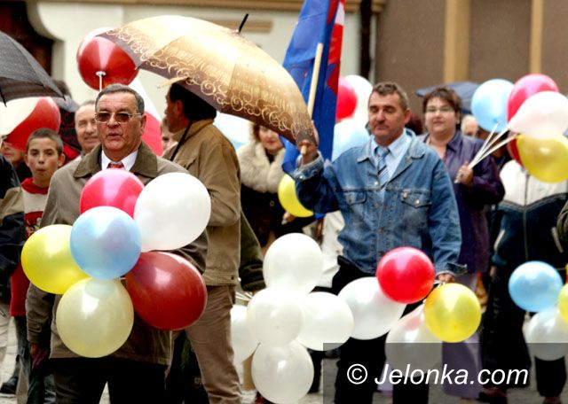 JELENIA GÓRA: Lewica manifestowała, prawica zakłócała