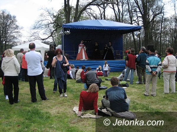 REGION JELENIOGÓRSKI: Pałac powstał z ruin