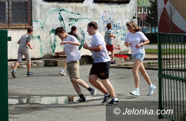 JELENIA GÓRA: Boisko za milion złotych