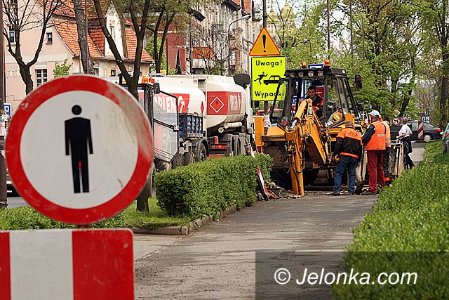 JELENIA GÓRA: Głębokie wykopy przy Wojska Polskiego