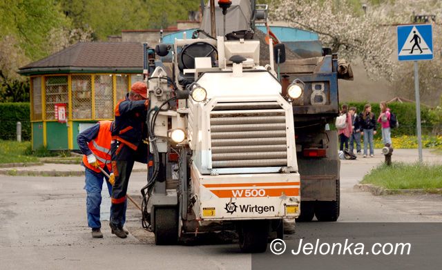 JELENIA GÓRA: Walka z dziurami na starcie