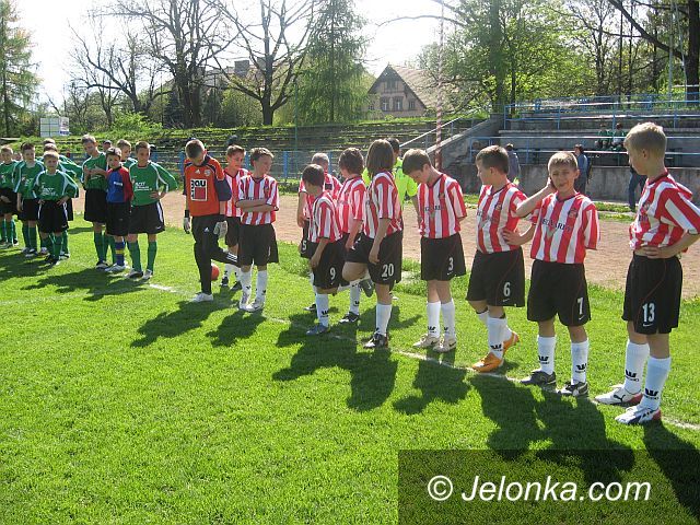 JELENIA GÓRA: Młodzicy KKS rozgnietli lidera