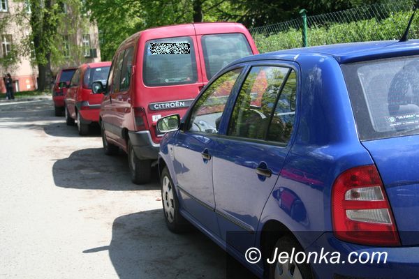 JELENIA GÓRA: Gehenna kierowców przy urzędzie pracy