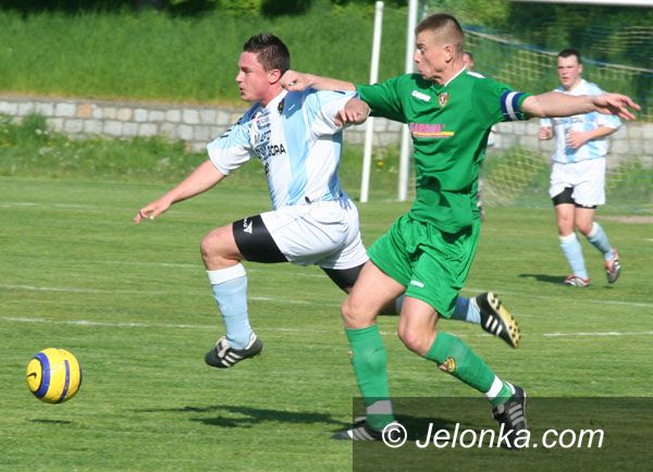 JELENIA GÓRA: Karkonosze nie dały się wiceliderowi