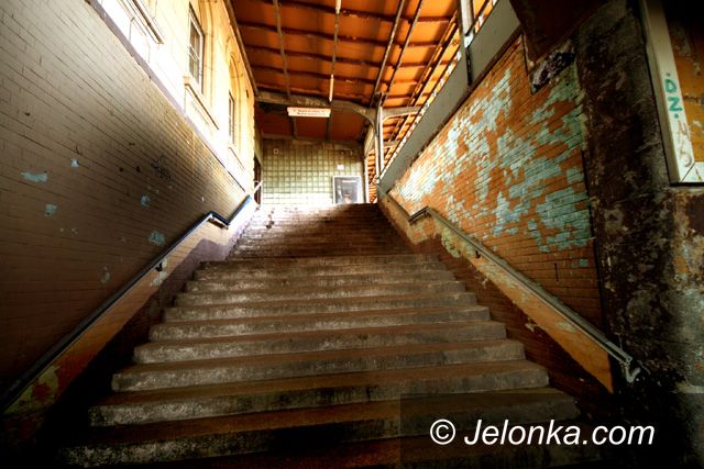 JELENIA GÓRA: Stacja jak komunalizacja