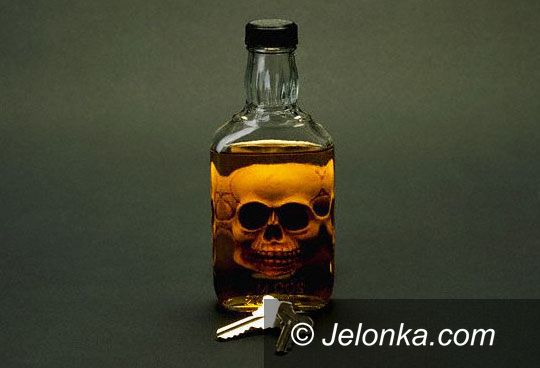 JELENIA GÓRA: Na podwójnym gazie przywalił w pień