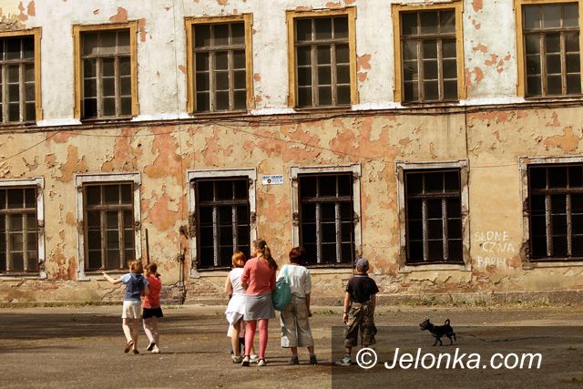 JELENIA GÓRA: Szkoły na walizkach – będą zmiany na oświatowej mapie