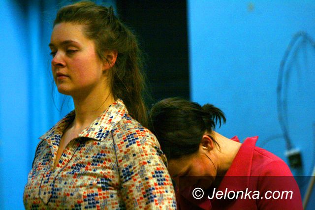 JELENIA GÓRA: Podróżują dookoła&#8230; pokoju