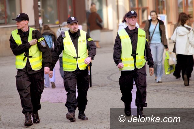 JELENIA GÓRA: Kolejka do munduru