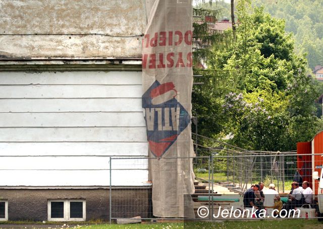 JELENIA GÓRA: „Dziesiątka” cieplejsza i ładniejsza
