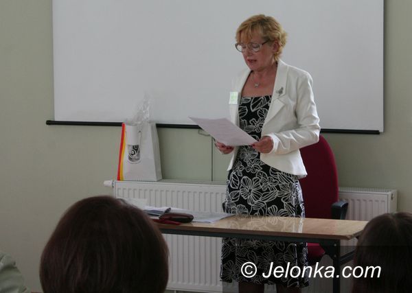 JELENIA GÓRA: Studenci–seniorzy rozmawiali o nauce