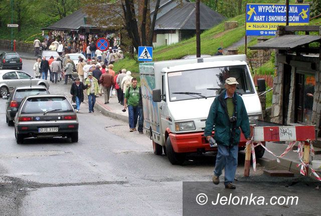 Region Jeleniogórski: Bałagan przed świątynią Wang