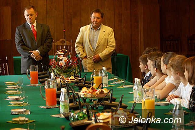 JELENIA GÓRA: Rada miasta ratuje honor włodarzy
