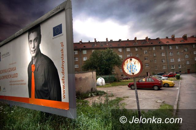 JELENIA GÓRA: Nowe dachy w „trójkącie bermudzkim”