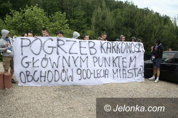 JELENIA GÓRA: Bronią Karkonoszy i grożą paraliżem