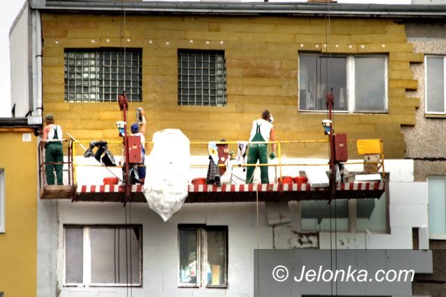 JELENIA GÓRA: Za pięć milionów złotych przytulniej w betonie